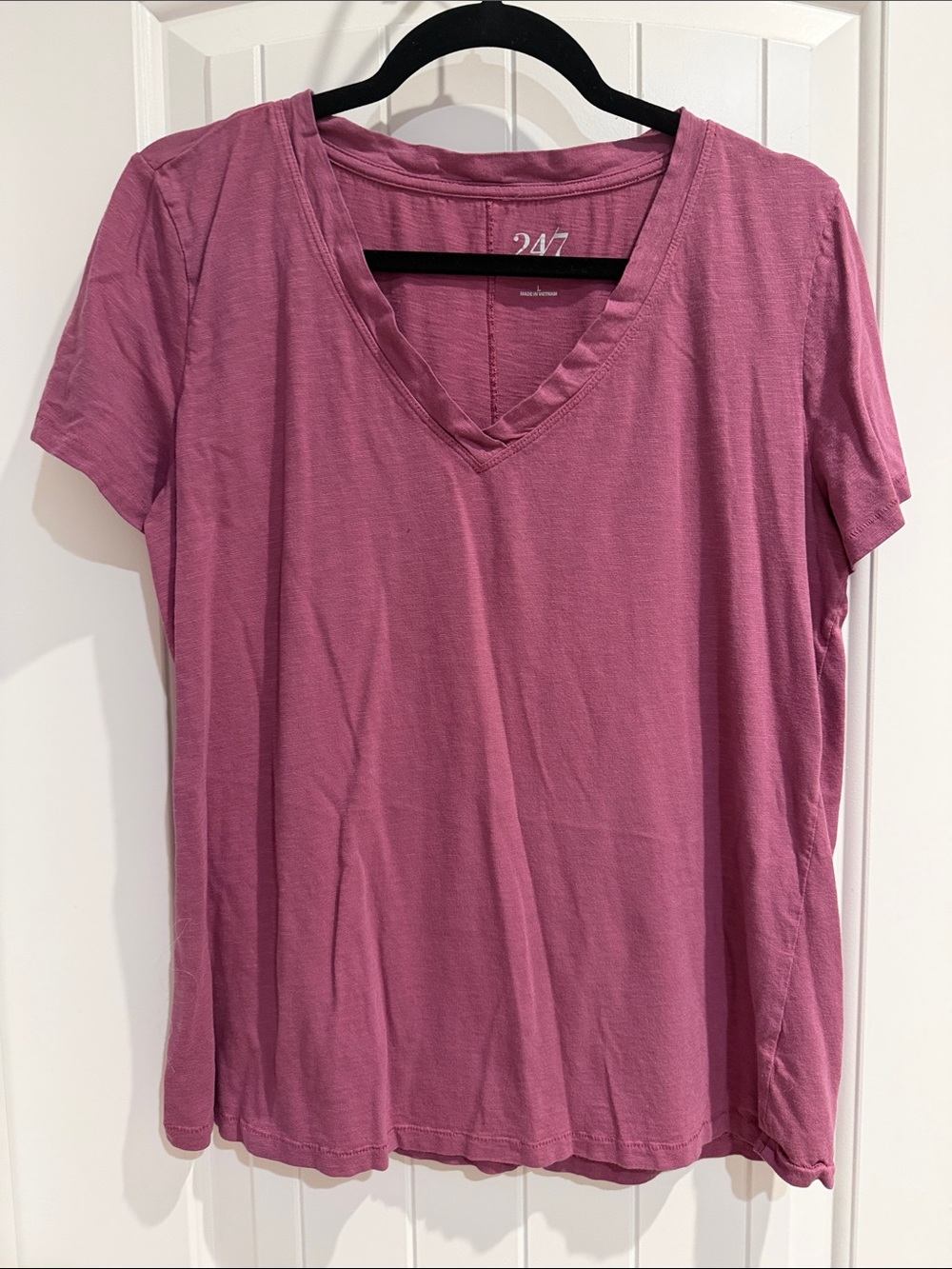 247 Women's V-Neck Short Sleeve Tee in Dusty Rose